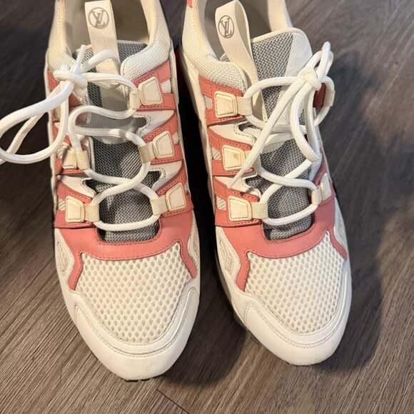 Louis Vuitton Sneakers - Picture 2 of 5